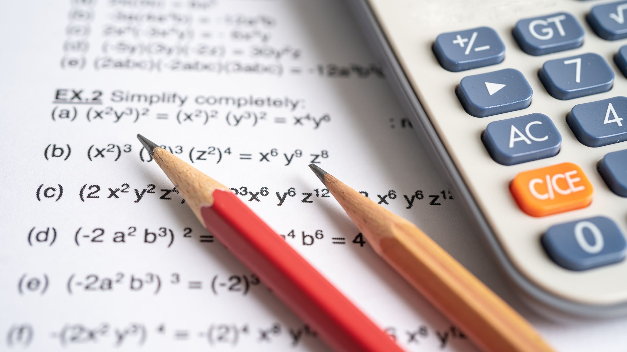 A UFVJM anuncia inscrições para 3 Licenciaturas EAD na área de Ciências Exatas. São oferecidas oportunidades para Matemática, Química e Física